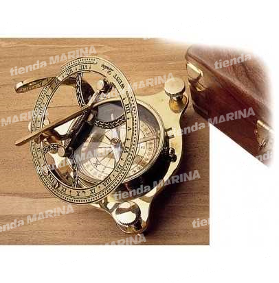 reloj-de-sol-brujula-en-laton-con-una-caja-en-madera_10370_3