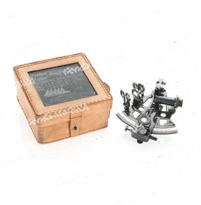 sextante-en-caja-de-cuero